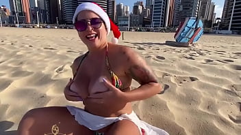 Preview 1 of Mompov Charlie - Mam&atilde_e noel se exibindo na beira mar e um pouquinho do especial nas dunas