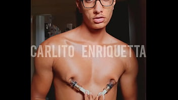 Preview 4 of Son Rubbing Mom Sleeping - ACORDEI BRINCANDO COM OS MEUS MAMILOS
