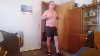 Preview 1 of Linda Hd - Chubby Andreas einfach mal ausziehen und geil wichsen !
