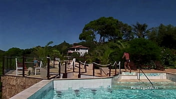Preview 1 of Sunny Lenion During Period Time - Yvi essuie son mec qui sort de la piscine et se fait bien baiser