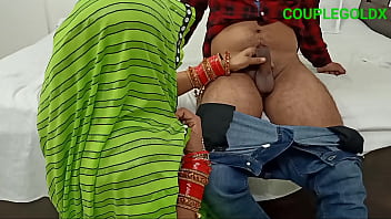 Preview 2 of Love Sex Phone Mms - दिव्या आंटी ऐसे जबरदस्ती पापा देख रहे हैं तो क्या हुआ देखने दे