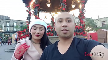 Preview 1 of Kim Molina - Sexy milf exhibicionista celebrando navidad en publico