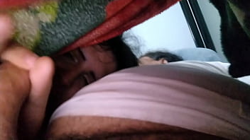 Preview 4 of Gril Fuck In Bus And Police Come - CHUPANDO MEU TIO ENQUANTO A ESPOSA DELE ESTA ASSISTINDO TV