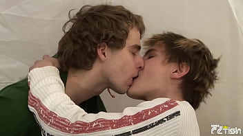 Preview 1 of Xxxxx Videso - Young guy gives a nice handjob and sucks his partner hairy cock
