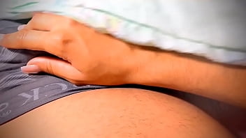 Preview 1 of Hosov Com - Acordei ele batendo uma punheta / COMPLETO NO RED