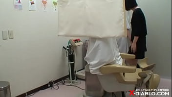 Preview 1 of Bangdes Xxx Sex Video - 子宮内膜症治療の森さんは今にも泣き出しそう・・・産婦人科盗撮　File05　内診台①