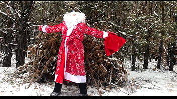 Preview 1 of Mia Khalifa Xxx Ass Fuck Videos - Russian SANTA CLAUS jerks off his BIG DICK in the forest and sends his sperm as a gift for the New Year 2022!
