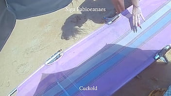 Preview 1 of Lana Raod - Fetiche por P&eacute_s e tornozeleira,  minha hotwife na praia pegando sol com bumbum pra cima de fio dental