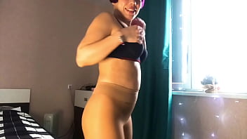 Preview 4 of 10 Age Girls Poosy - Lea Farting And Pumping Her Arm With Each Fart!
