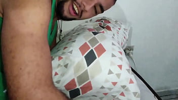 Preview 3 of Three Men Sucking Pussy - Quando meu marido chega do trabalho corre pra comer a janta bem quentinha