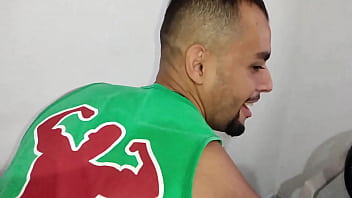 Preview 4 of Three Men Sucking Pussy - Quando meu marido chega do trabalho corre pra comer a janta bem quentinha