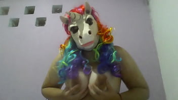 Preview 1 of Xxxivdio - ADORO FICAR DE QUATRO ESPERANDO UM PAU ENTRAR NA MINHA BUCETA VIRGEM