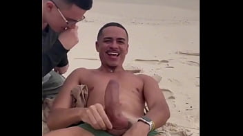 Preview 2 of Shool Xxxcom Newyearcom - Fudendo na praia. - Free