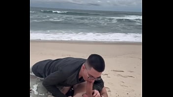 Preview 1 of Shool Xxxcom Newyearcom - Fudendo na praia. - Free