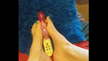 Preview 1 of Retro 2k - Feet and toys