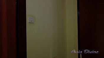 Preview 1 of Anna Bell Brazzer Xxx - Casalinga si fa inculare dall&#039_elettricista per ricompensarlo del lavoro svolto - Asia Divine