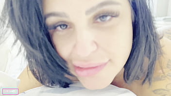 Preview 1 of Room Mate Lesbian - VEM METER NA MINHA BUCETA VEM