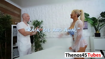 Preview 1 of Cute Girls Sex With Each Other - il obtient une baise anale bien huil&eacute_e !! sur thenos45