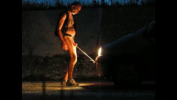 Preview 2 of Grandma Sensual Handjob - traction d&#039_une voiture avec que les couilles