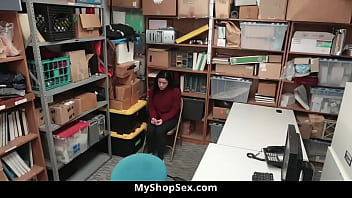 Preview 1 of Desi Mom Gand - Hot Teen Had to Fuck With Mall Officer for Her freedom
