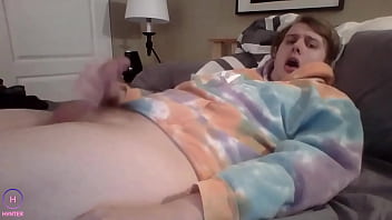 Preview 4 of Xxxii Vidiohindi - Jerking off in my best friends BED while he showers!