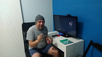 Preview 2 of Torbe Pilladas Friki - TIGRESAVIP TORTURACAST E ENCHENDO A BOCA DA ALICE HAEL DE PORRA FAZENDO ELA ENGOLIR TODO MEU LEITINHO