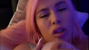 Preview 1 of Memek Indah - Se masturba en la cama de su mam&aacute_ uchis grita de placer