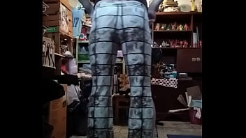 Preview 3 of Seacrest Dex - Travesti en pantal&oacute_n ajustado