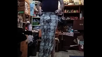 Preview 1 of Seacrest Dex - Travesti en pantal&oacute_n ajustado
