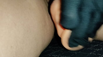 Preview 4 of Older Women Anal Threesome - Esposa brincando no carro