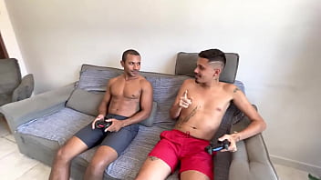 Preview 1 of Indain Couple Honeymoon - Dotad&atilde_o perdeu a aposta e teve que mamar meu pau