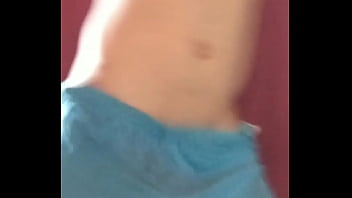 Preview 2 of Halo Brad - Novinho excitado de short sem cueca