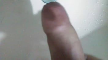 Preview 2 of Nude Pics Sex - Gozando na pia