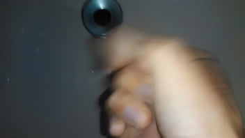 Preview 4 of Nude Pics Sex - Gozando na pia