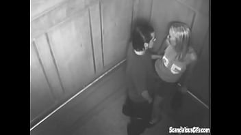 Preview 1 of Langs Ung Putar - Couple Sex in Elevator Caugh on Cam