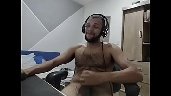 Preview 2 of Guy Hairy - Verifica&ccedil_&atilde_o da pica pequena...