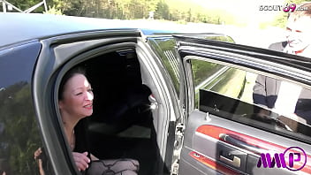 Preview 1 of Stroker Edge Cock Hero - Zwei alte S&auml_cke ficken die deutsche MILF Mareen im Dreier auf dem R&uuml_cksitz