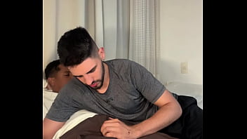 Preview 3 of Sex Vdeois - NOVINHO SAFADO ME FEZ DE PUTINHA. - PREVIA