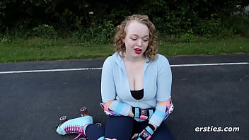 Preview 4 of Sexo Total5 - Sarah Shows Us How She Masturbates