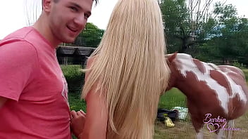 Preview 2 of Sexxxxx Girl Baby Student Japan - BARBIE ANDERSON TRANS ARGENTINA HACE UN TRIO EN EL MEDIO DEL CAMPO CON DOS DESCONOCIDOS (VIDEO COMPLETO)