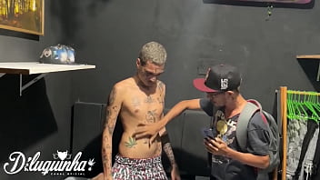 Preview 3 of Moti Moms - Fot&oacute_grafo resolveu dar em cima de cliente hetero e olha no que deu