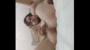 Preview 3 of Brazzers Tattoo - Nerd se exibindo e gozando