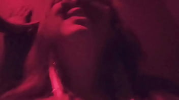 Preview 2 of Sunny Leone Nude Flim - Hotwife sozinha na casa de swing liberando geral - Completo no RED