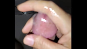 Preview 4 of The Boy Fingering The Girls Clit - BATENDO UMA NO BANHEIRO
