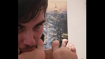 Preview 2 of Feetnesh Room - Massaggiatore gay finale con sorpresa