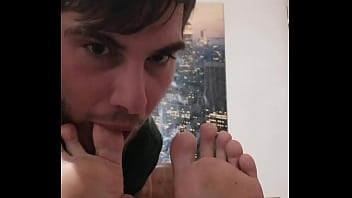 Preview 1 of Feetnesh Room - Massaggiatore gay finale con sorpresa