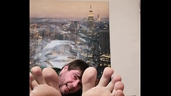 Preview 4 of Feetnesh Room - Massaggiatore gay finale con sorpresa