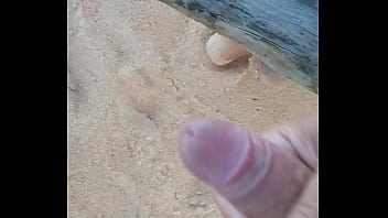 Preview 1 of Porn Saxe Vido - Gostoso2025 brincando com meu pau gostoso na praia