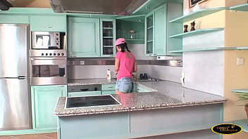 Preview 1 of Japanese Artist Virgin Porn - La cameriera bruna ha la figa molto pelosa con tanta voglia di cazzi duri e maturi