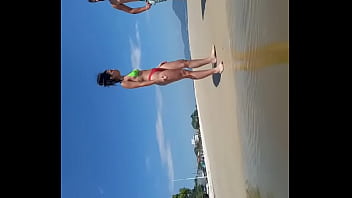 Preview 2 of Big Big Woman Video - Garotas na praia